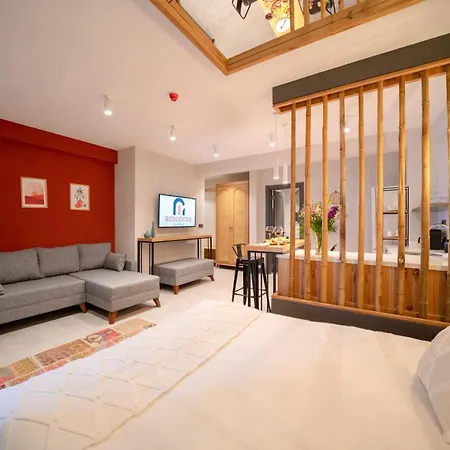Aparthotel Reddoors Sea View