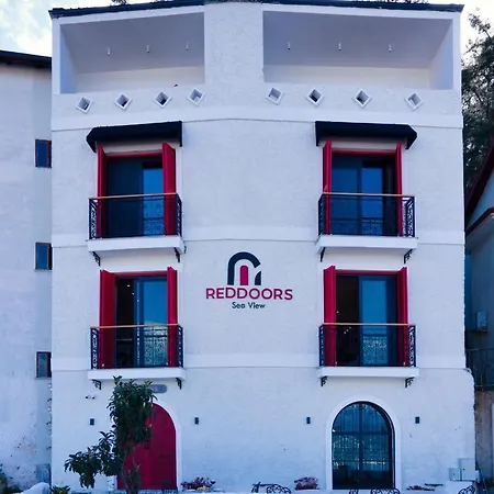Reddoors Sea View Aparthotel 2*